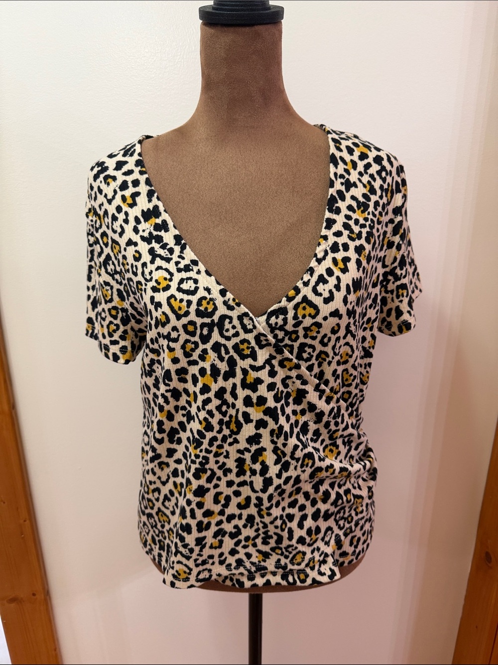 Leopard Print V Neck Wrap Top. Size XL, runs S to M. Spandex. NWOT.